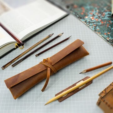 Bade 2 - El Yapımı Deri Kalemlik - 26cm