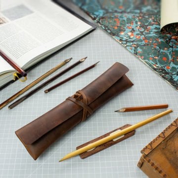 Bade 2 - El Yapımı Deri Kalemlik - 26cm